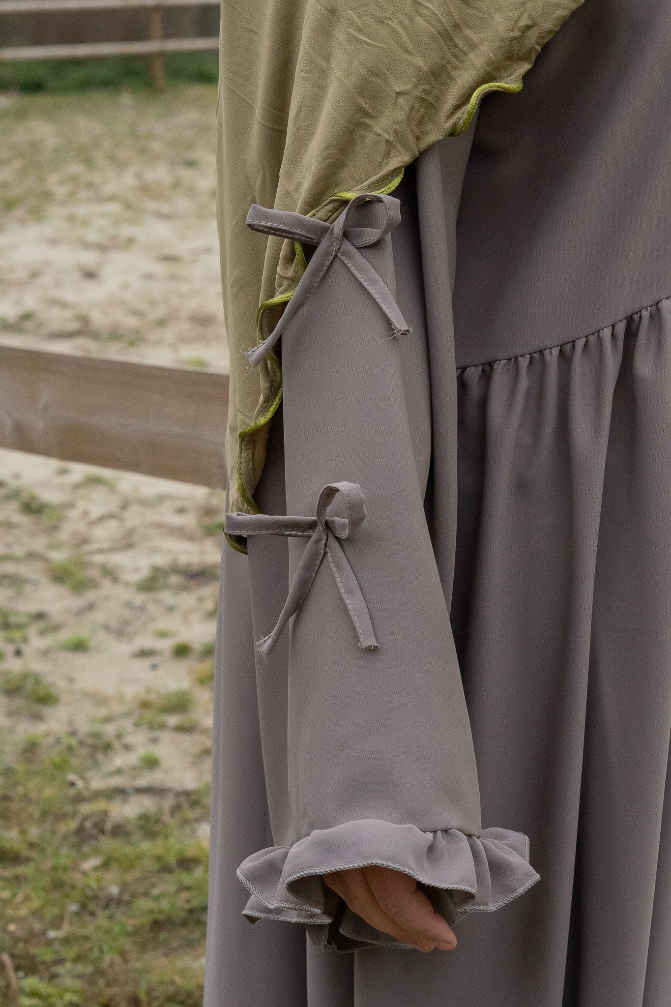 La robe noeuds taupe