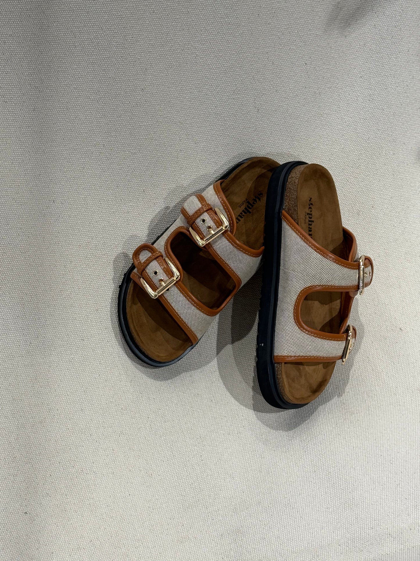 Claquettes camel