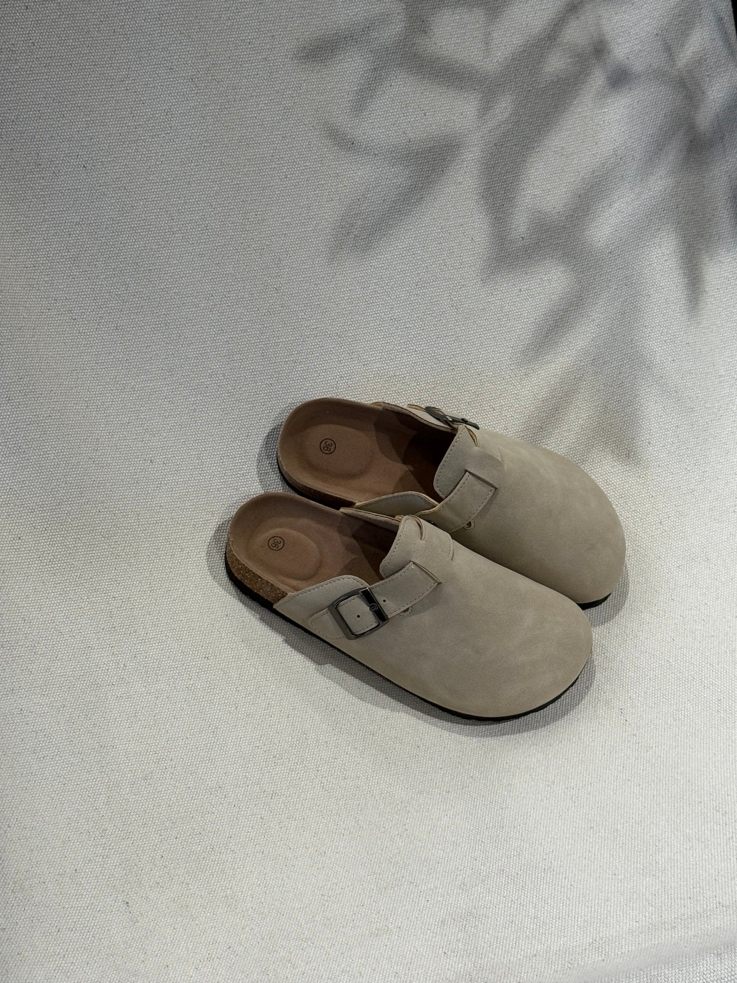 Les mules beige