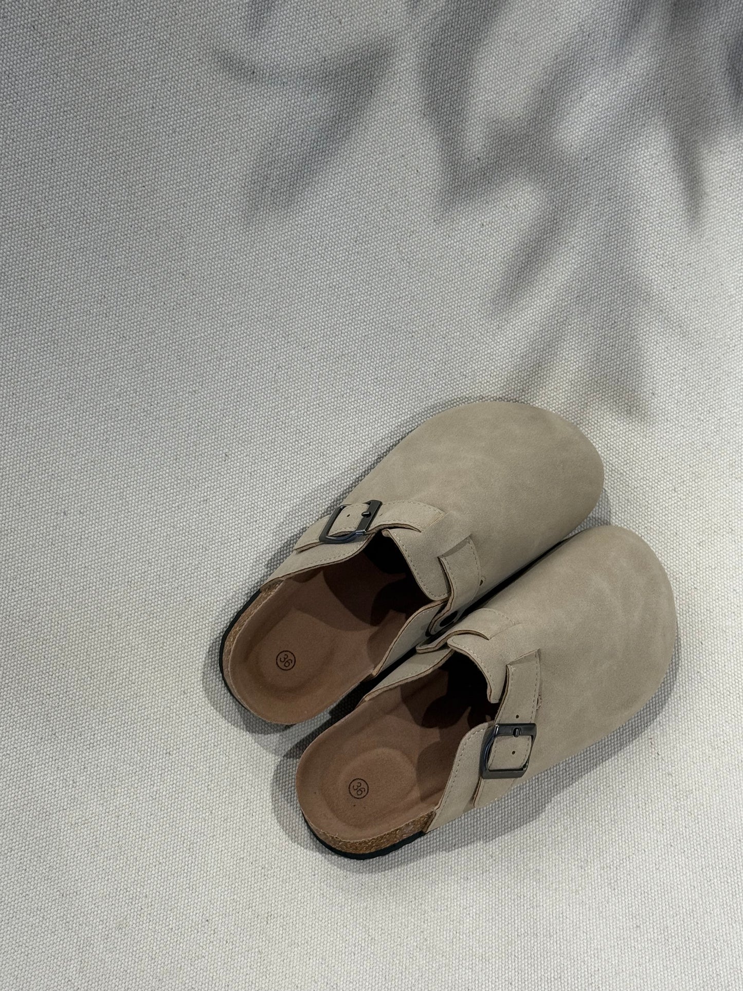 Les mules beige