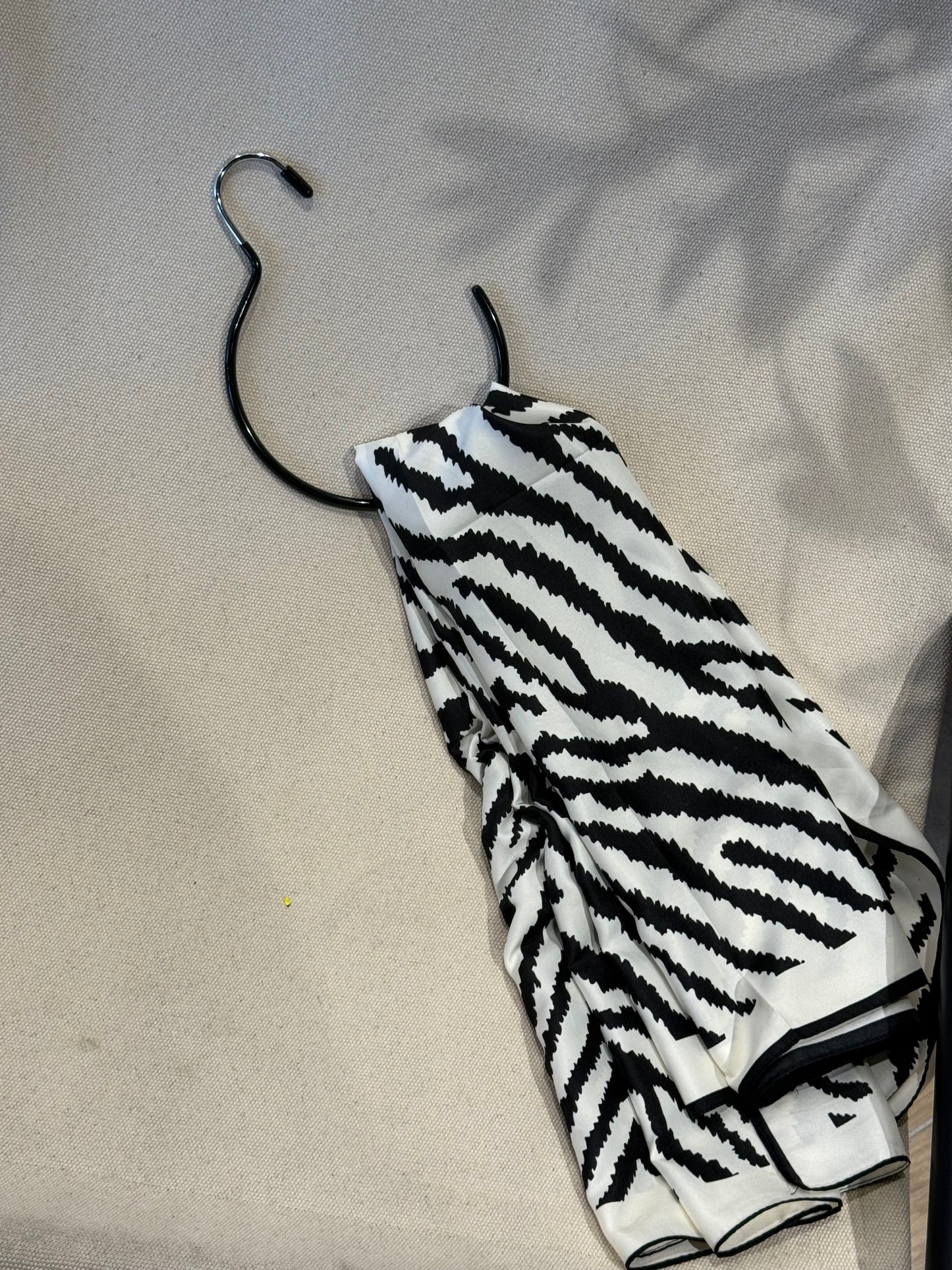 Carré de soie à motif zébre