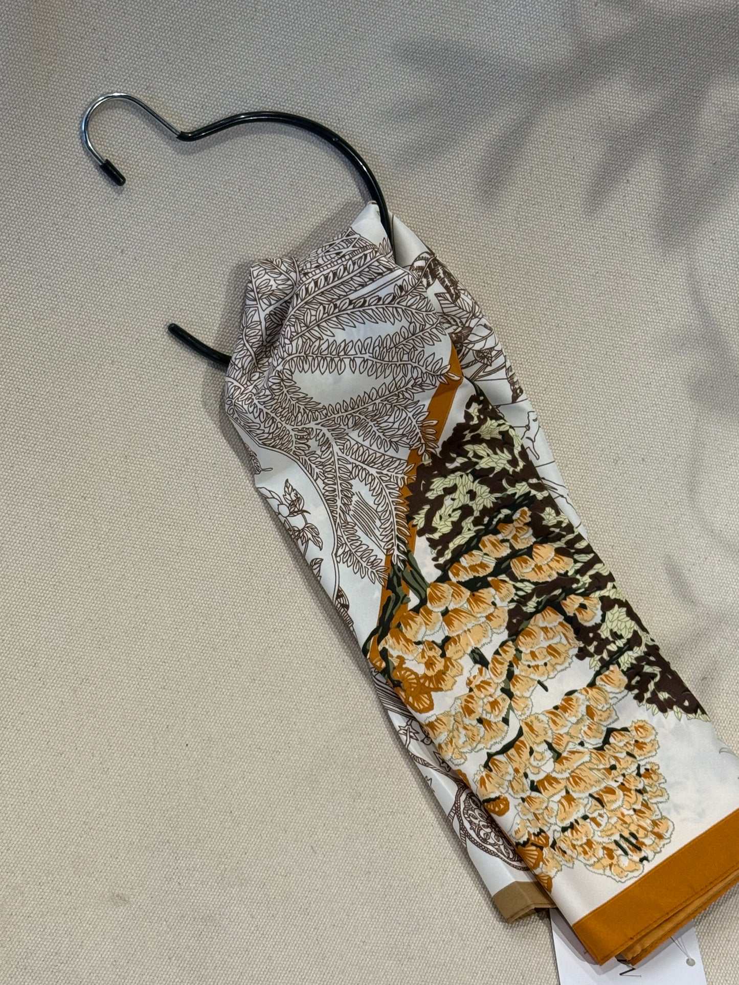 Carré de soie à motif