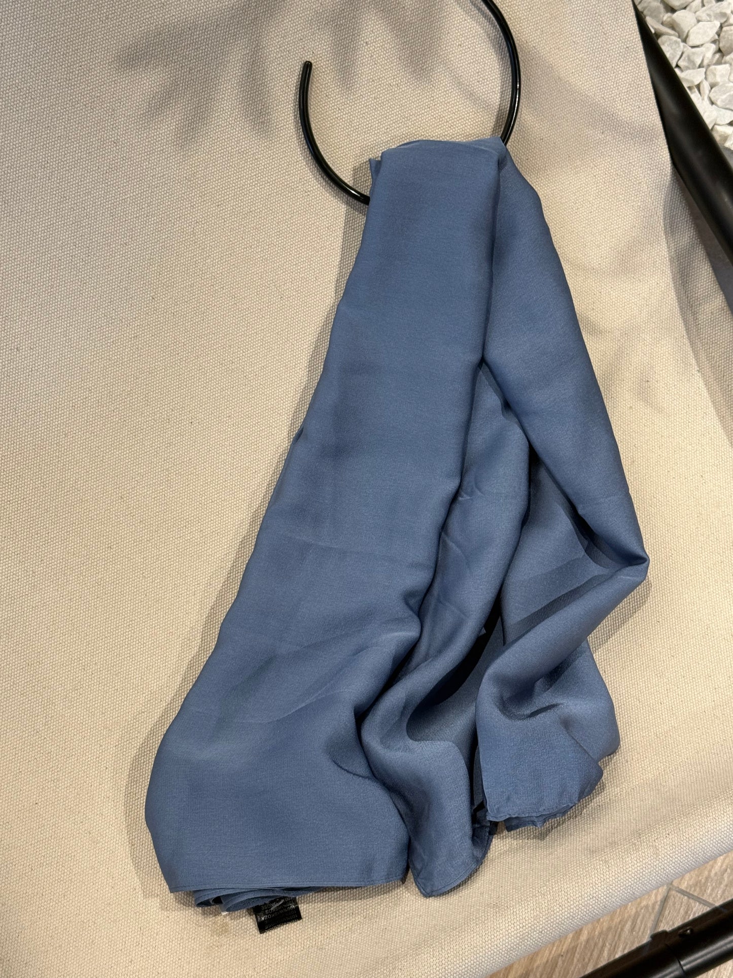 Carré satinée bleu jean