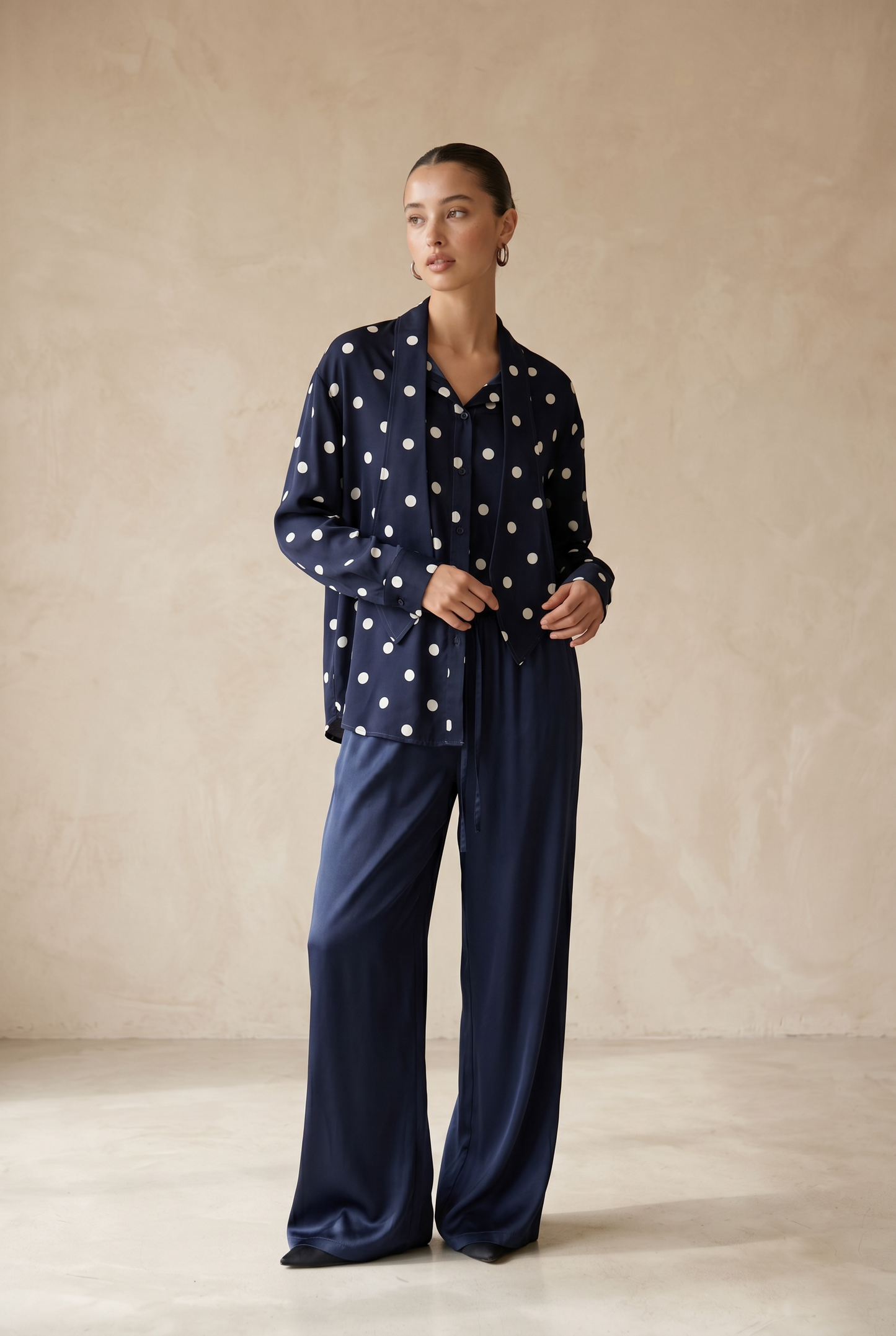 La blouse cravatte marine