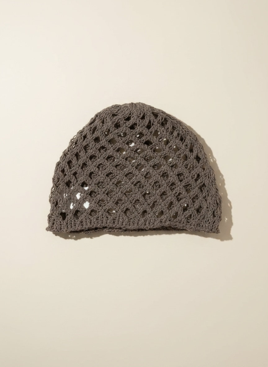 Le bonnet en crochet taupe