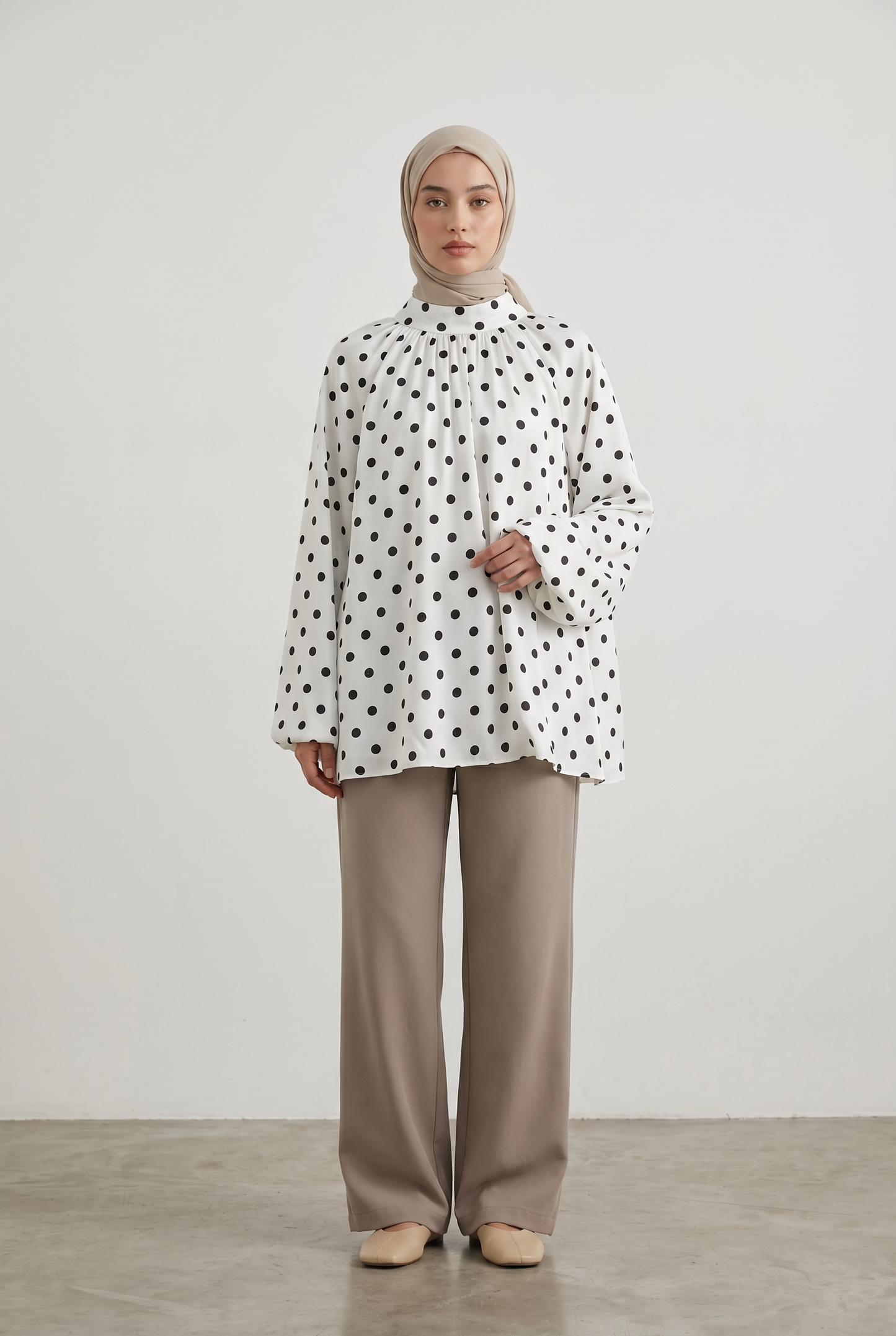 La blouse petit pois blanche
