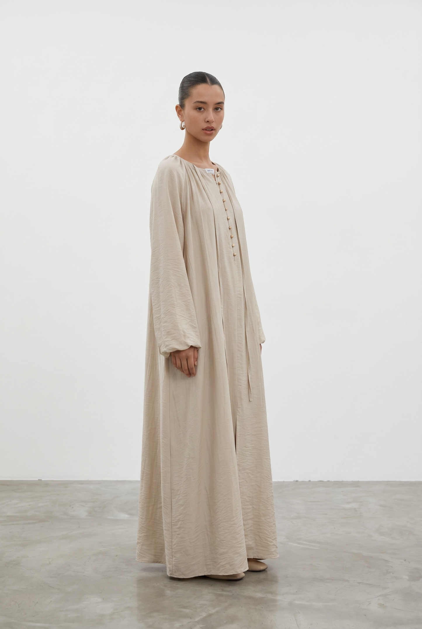 La robe bouton beige