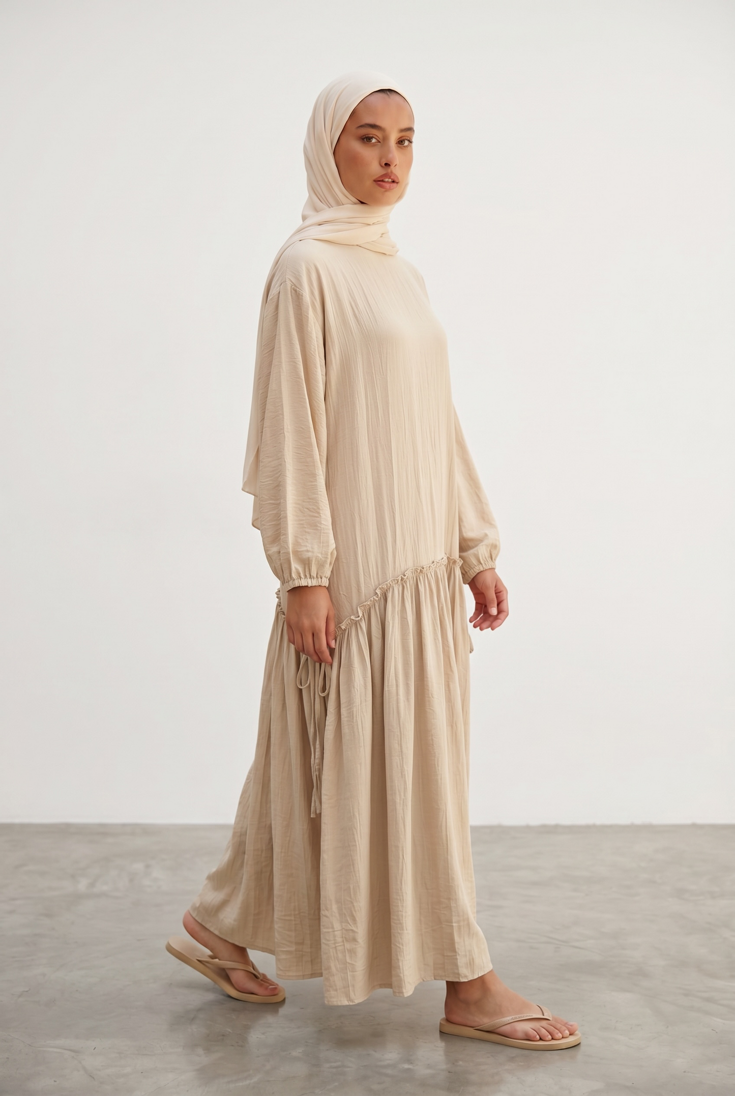 La robe fluide beige