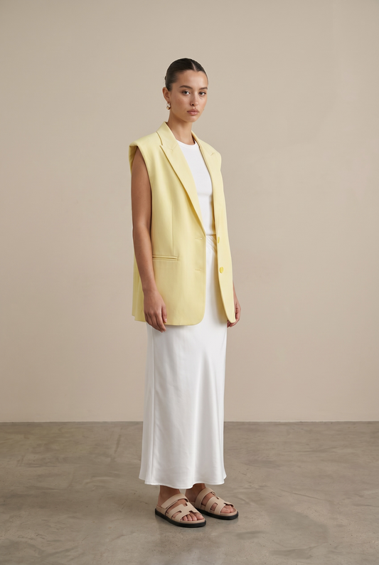 Le blazer sans manche jaune
