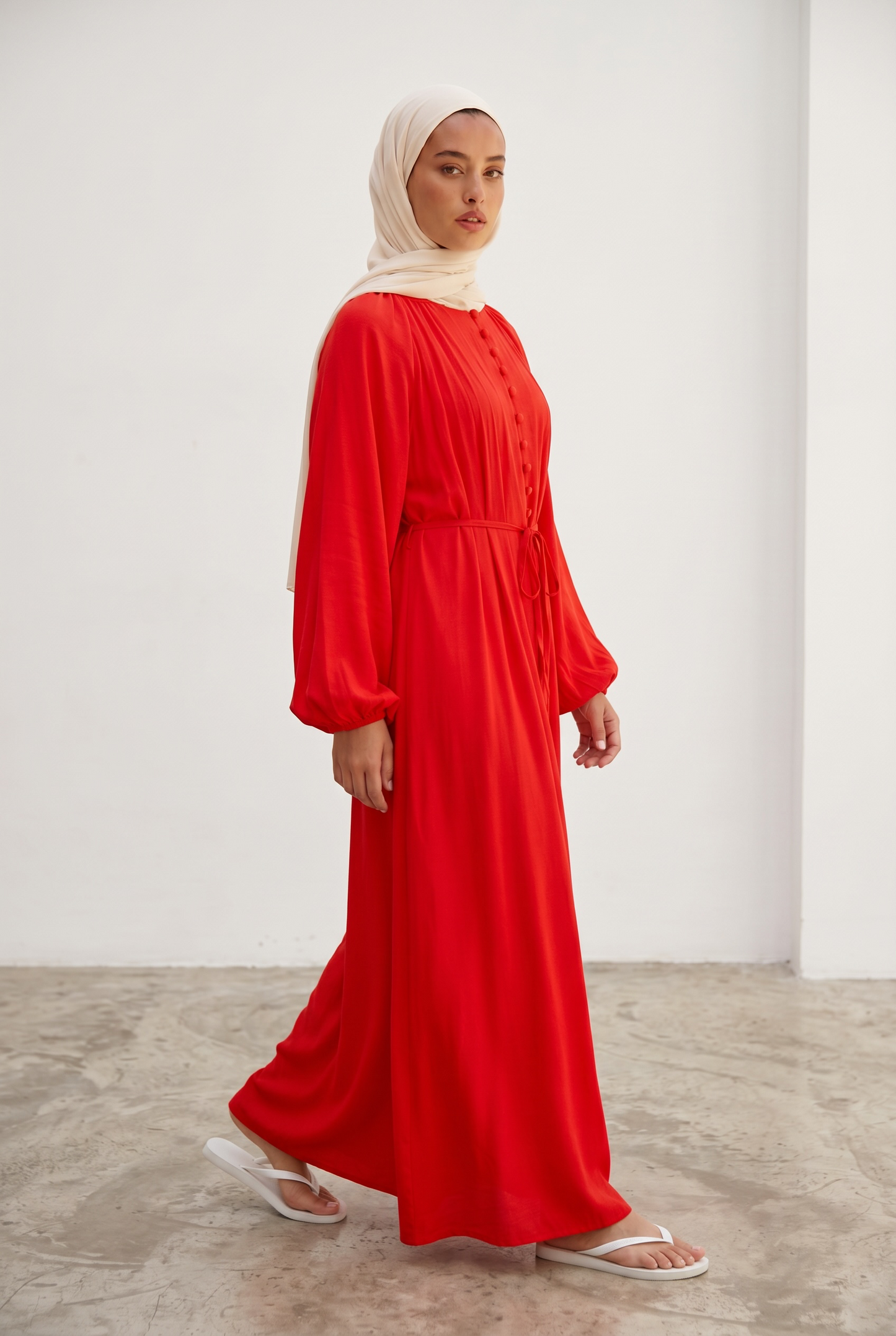 La robe bouton rouge