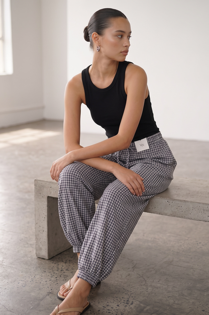 Le pantalon ballon Vichy bleu marine