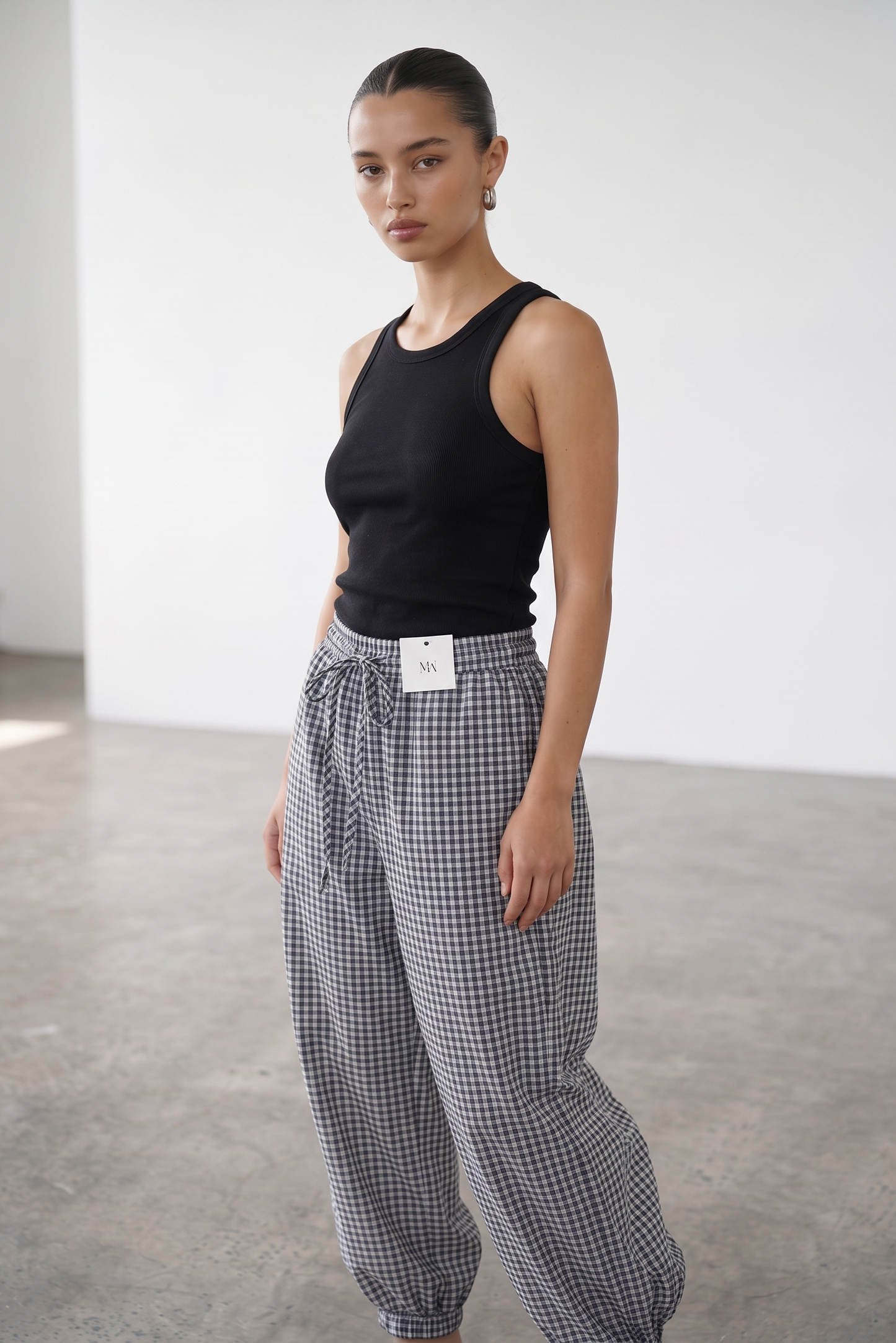 Le pantalon ballon Vichy bleu marine