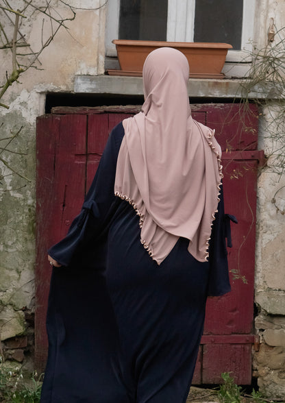 La robe fluide bleu nuit