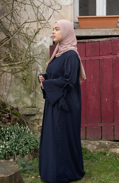 La robe fluide bleu nuit