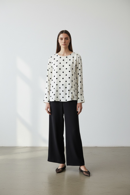 La blouse à pois blanche