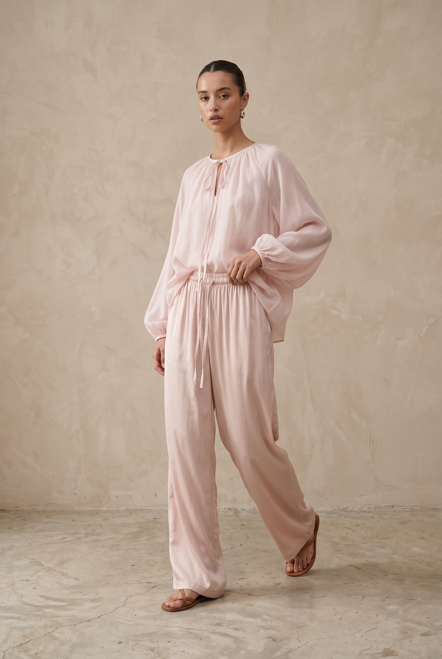 La pantalon satinée rose