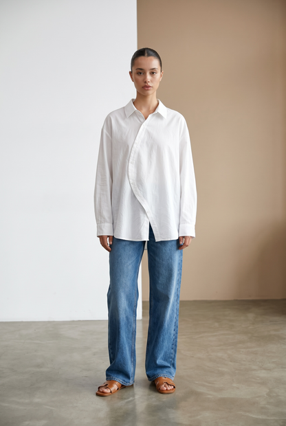 La chemise asymétrique blanche