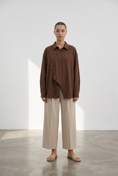 La chemise asymétrique chocolat