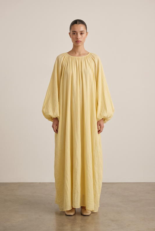 La robe bouffante jaune