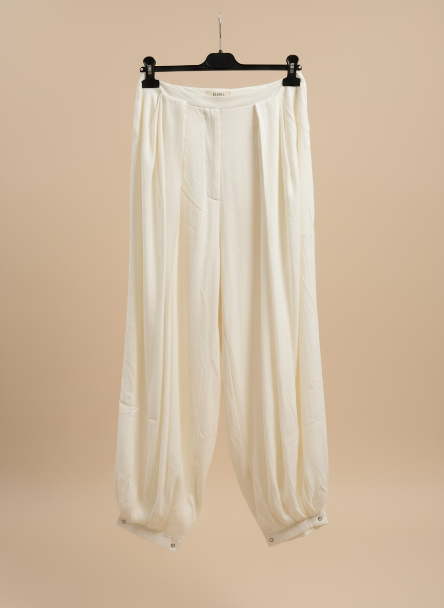 Le pantalon bouffant écru