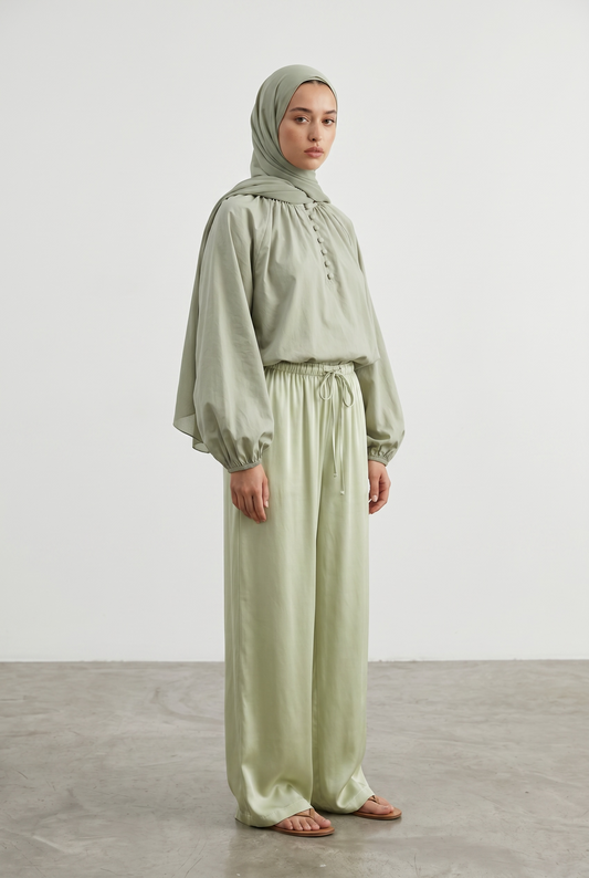 Le pantalon satinée vert