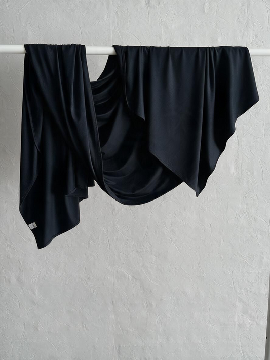 Le jersey liquide noir