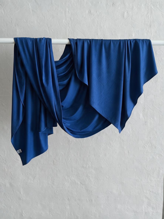 Le jersey liquide bleu électrique