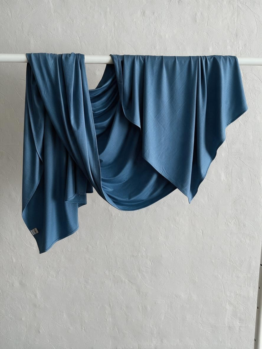 Le jersey liquide bleu jean