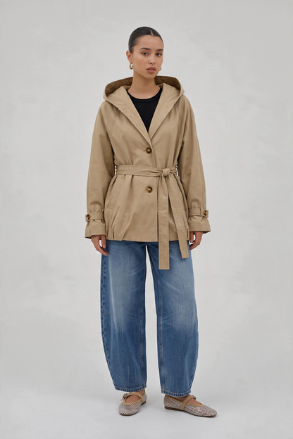 Le trench à capuche beige