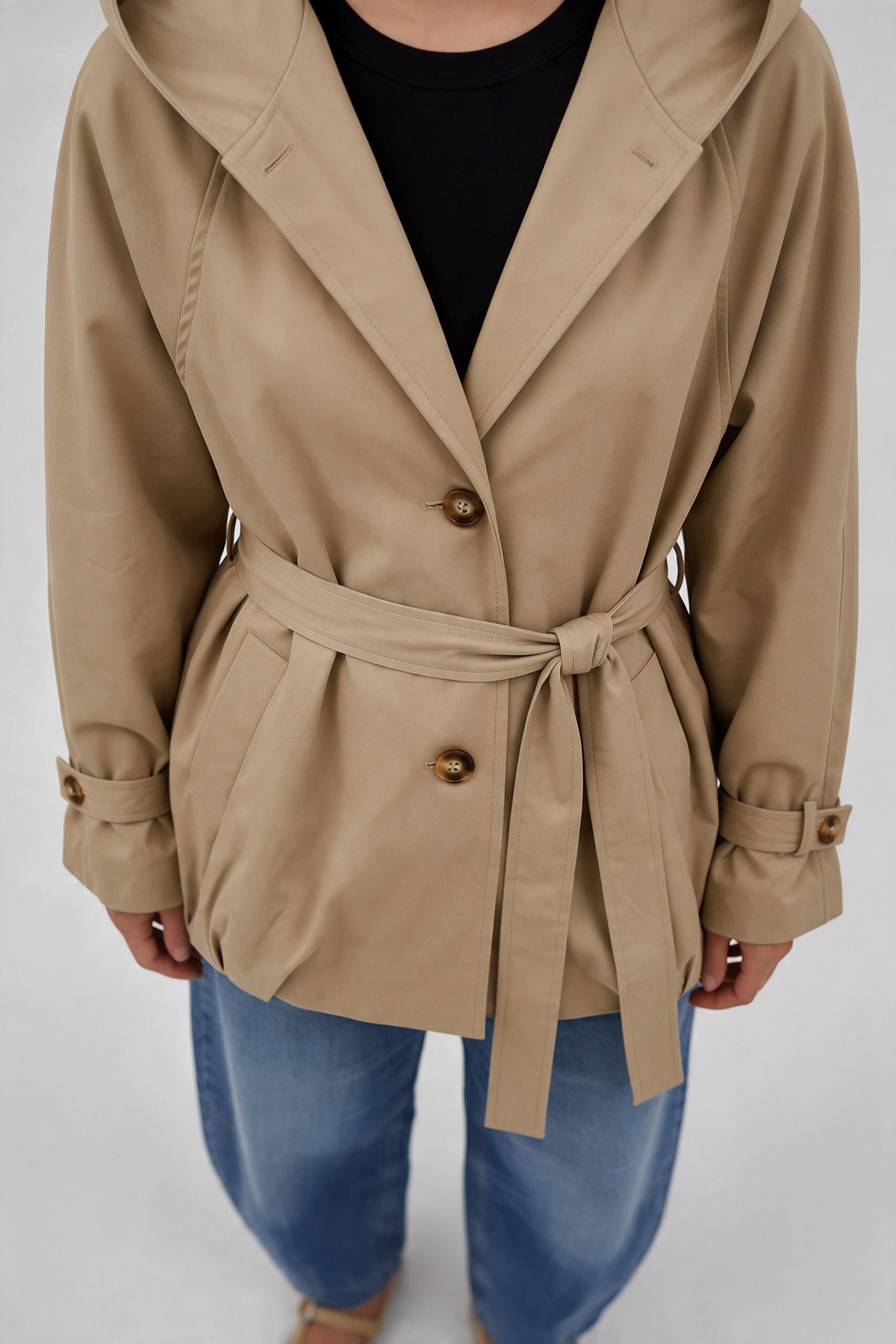 Le trench à capuche beige